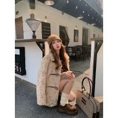 批发环保<b class='q'>皮草</b>外套女冬季韩系牛角扣保暖加厚款式百搭羊羔毛绒长袖<b class='q'>大衣</b>
