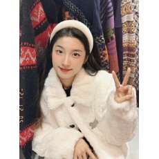 批发2024年新款高级感<b class='q'>秋</b>冬温柔甜酷羊羔毛绒绒白色环保皮草短款外套女