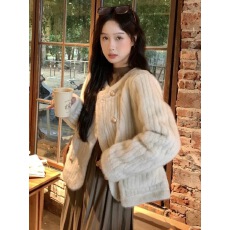 批发外套女2023冬季新款显瘦小香风短款<b class='q'>大衣</b>宽松皮毛一体加厚仿水<b class='q'>貂绒</b>