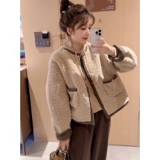 批发新款小香风外套女小个子<b class='q'>秋</b>冬仿羊羔毛皮草加厚皮毛一体外套上衣