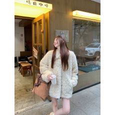 批发<b class='q'>冬</b>季新款羊羔毛外套短款皮草年轻款高级感小个子皮毛一体毛毛外套