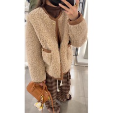 批发新款小香风外套女小个子<b class='q'>秋</b>冬仿羊羔毛皮草加厚皮毛一体外套上衣