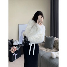 批发2024冬季新款韩系仿狐狸毛<b class='q'>皮草</b><b class='q'>短款</b>外套女加棉加厚系带毛毛上衣