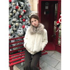 批发毛毛外套女冬<b class='q'>短款</b>2026新款环保羊羔绒<b class='q'>皮草</b>加厚拼接时尚狐狸毛上衣