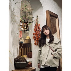 批发美式连帽冲锋衣外套女装春秋2024新款宽松设计感抽绳长袖夹克上衣