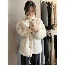 批发高级感小香风外套女冬2025新款奶fufu环保羊羔绒皮草毛茸保暖上衣