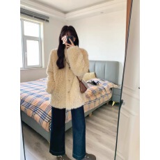 批发冬季新款羊羔毛外套短款皮草年轻款高级感小个子<b class='q'>皮毛</b><b class='q'>一体</b>毛毛外套