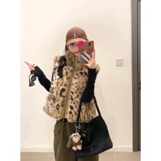 批发时髦百搭两面穿豹纹毛绒马甲女2025秋冬季新款氛围感环保皮草外套