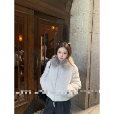 批发毛毛外套女冬短款2026新款环保羊羔绒皮草加厚拼接时尚狐狸毛上衣