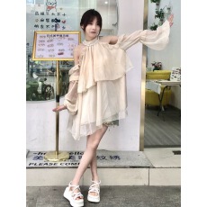 批发法式杏色珍珠挂脖露肩纯欲<b class='q'>连衣裙</b>女2025夏性感甜美长袖雪纺<b class='q'>连衣裙</b>