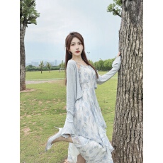 批发法式初恋蓝色碎花吊带<b class='q'>连衣裙</b>两件套春季2025新款仙气海边度假长裙