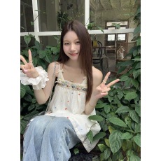 批发重工彩色刺绣吊带背心女夏季新款设计感减龄宽松无袖短款上衣