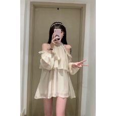 批发法式杏色珍珠挂脖露肩纯欲<b class='q'>连衣裙</b>女2025夏性感甜美长袖雪纺<b class='q'>连衣裙</b>