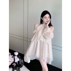 批发法式杏色珍珠挂脖露肩纯欲<b class='q'>连衣裙</b>女2025夏性感甜美长袖雪纺<b class='q'>连衣裙</b>