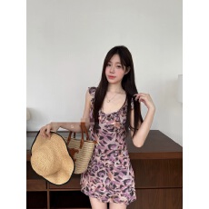批发法式V领紫色豹纹油画斜裁吊带连衣裙女2026夏季款度假风修身显瘦