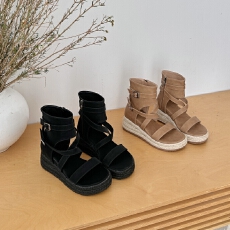 批发度假风露趾坡跟凉靴女2026夏季新款隐形内增高皮带扣裤管短靴外穿