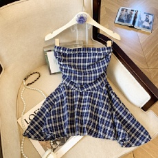 批发实拍荷叶边一字肩撞色格子背心女<b class='q'>春</b>季2025不规则褶皱修身抹胸上衣