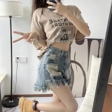 批发夏季新款破洞设计感大码牛仔<b class='q'>短裤</b>女高腰宽松直筒显瘦毛边阔腿<b class='q'>热裤</b>