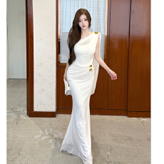批发法式白色抹胸连衣裙成人礼<b class='q'>礼服</b>裙女夏性感不规则修身生日宴会<b class='q'>长裙</b>