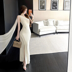 批发实拍法式御姐风气质性感斜肩连衣裙女装夏季高级感修身显瘦<b class='q'>包臀</b>裙