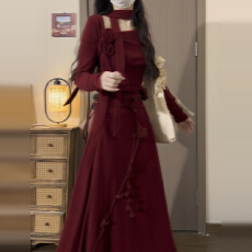 批发红色高级感不规则连衣裙子女<b class='q'>春</b>秋2025新款法式气质挂脖收腰长裙