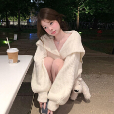 批发秋季氛围感穿搭毛衣外套女秋冬2025新款慵懒风海军领针织开衫上衣