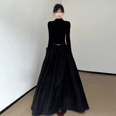 批发2025新款赫本风黑色针织<b class='q'>长袖</b><b class='q'>连衣</b>裙子女秋冬季半高领内搭收腰<b class='q'>长裙</b>