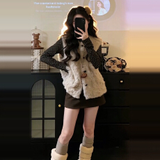 2026新款羊羔毛马甲打底上衣半身裙子女装超火冬装一整套新年穿搭