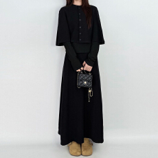 批发黑色斗篷小香风针织连衣裙子女2025新款<b class='q'>秋</b>冬季巨好看穿搭套装长裙