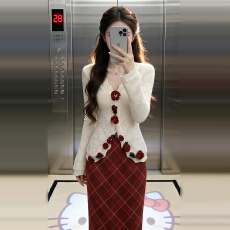 批发新年战袍姐系贵感红色<b class='q'>连衣裙</b>子女<b class='q'>冬季</b>2026超火穿搭一整套装长裙