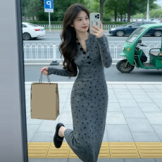 批发法式灰色v领针织<b class='q'>连衣裙</b>子女秋<b class='q'>冬季</b>2026新款气质修身内搭毛衣短裙