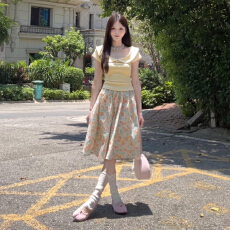 批发法式漂亮小套装娃娃领<b class='q'>连衣裙</b>子女2026早春短袖上衣碎花半身裙套装