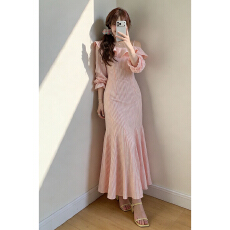 批发法式气质粉色条纹露肩<b class='q'>连衣裙</b>女早春2026新款修身收腰鱼尾<b class='q'>包臀</b>长裙