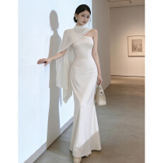 法式千金风白色露肩连衣裙女2026春夏新款高级感性感收腰气质长裙