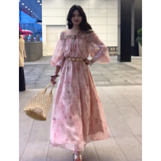 法式一字肩灯笼袖花卉连衣裙子女早春季2026新款温柔气质收腰长裙