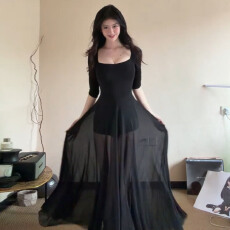 批发夏季2026新款黑色方领连衣裙子女法式<b class='q'>赫本</b>早春漂亮穿搭巨好看长裙