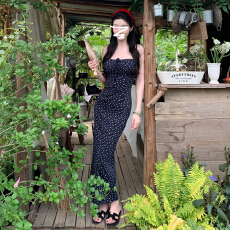 批发蓝色碎花吊带连衣裙子女<b class='q'>夏季</b>2026新款巨好看特别漂亮掐腰绝美长裙