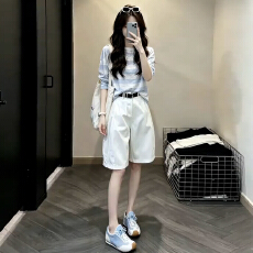 批发巨好看ootd穿搭2026新款蓝白条纹t恤女夏季休闲宽松短<b class='q'>裤</b>两件套<b class='q'>装</b>