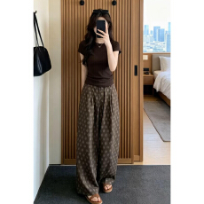 批发2026新款超火减龄一整套咖色短袖上衣女夏今年流行爆款阔腿<b class='q'>裤</b><b class='q'>套装</b>