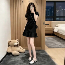 批发法式赫本风黑色短袖连衣裙女<b class='q'>夏季</b>2026新款小个子气质收腰显瘦短裙
