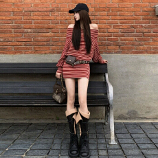 批发韩系一字肩红色条纹长袖连衣裙子女秋冬2026新款收腰显瘦包臀短裙