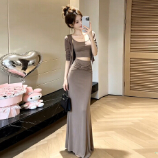 批发轻熟高知得体穿搭一整套连衣裙子早<b class='q'>秋</b>季咖色吊带开衫修身长裙套装