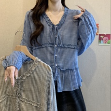 批发实拍大码女装法式木耳边系带V领衬衫胖妹妹遮肚显瘦百搭长袖上衣