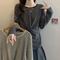 批发实拍<b class='q'>大码</b><b class='q'>女装</b>韩版条纹设计感交叉针织上衣胖妹妹收腰洋气独特毛衣