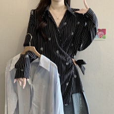 实拍大码女装新款韩版设计感绣花条纹收腰系带衬衫胖妹妹遮肚上衣