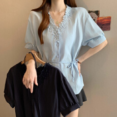 批发实拍大码女装<b class='q'>韩版</b>设计感蕾丝花边系带收腰衬衫胖妹妹休闲显瘦短袖