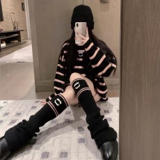 批发慵懒风圆领撞色刺绣条纹套头毛衣<b class='q'>女</b>配送长袜套秋冬百搭宽松针织衫