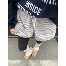 批发羊羔毛休闲裤<b class='q'>女</b>秋季2025新款高腰条纹抽绳少<b class='q'>女</b>毛绒<b class='q'>短裤</b>