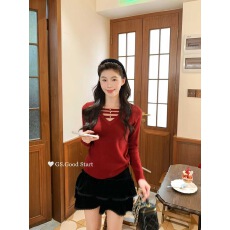 批发“玉珠柔梦”满级贵娇冬温柔纯欲珍珠<b class='q'>镂空</b>设计感针织<b class='q'>衫</b>