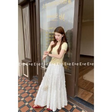 2026夏季烫钻斜肩一字领短袖T恤女纯欲修身设计感时尚短款上衣潮